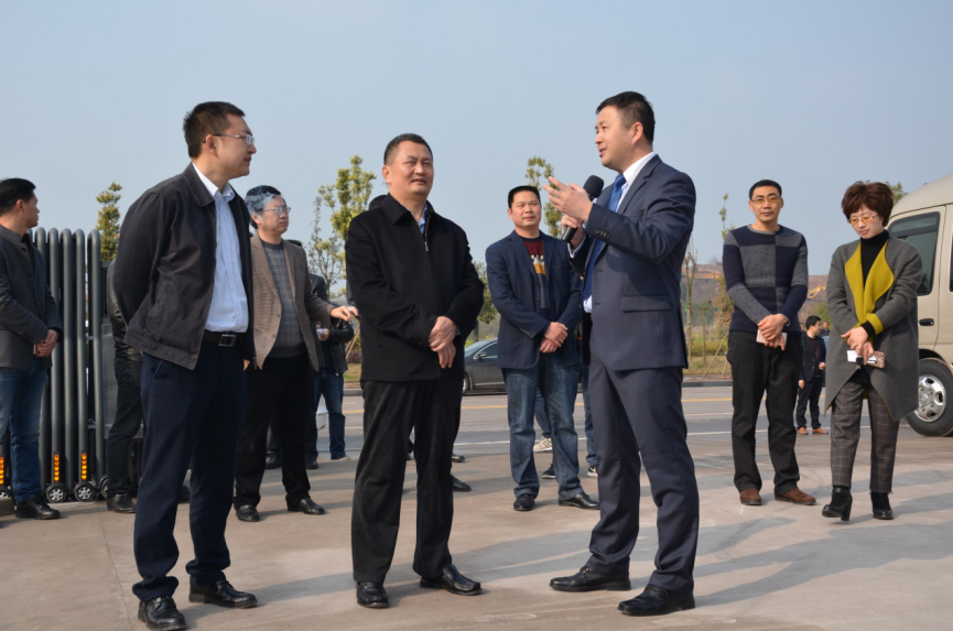 內(nèi)江副市長(zhǎng)曾云忠等領(lǐng)導(dǎo)工蒞臨公司檢察指導(dǎo)